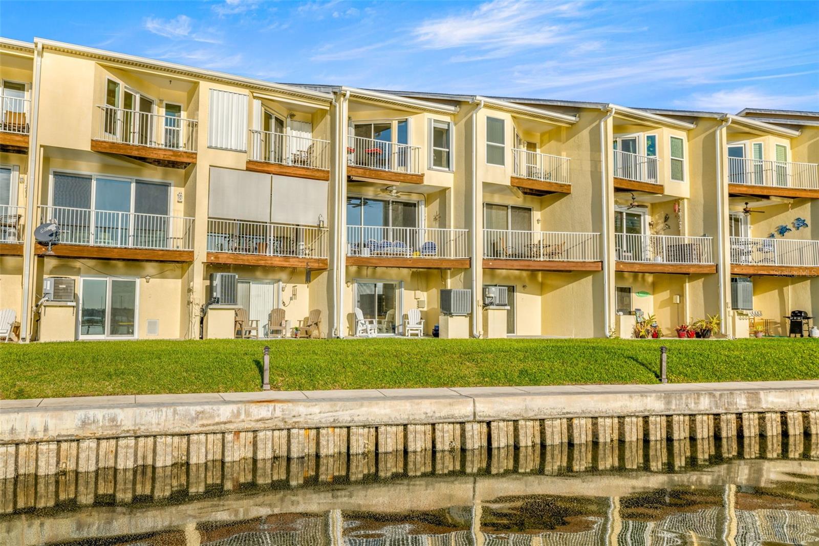 Listing photo id 39 for 152 Brent Circle