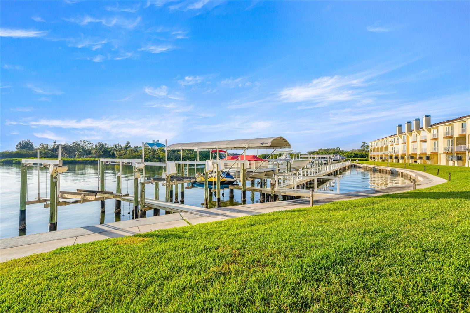 Listing photo id 42 for 152 Brent Circle