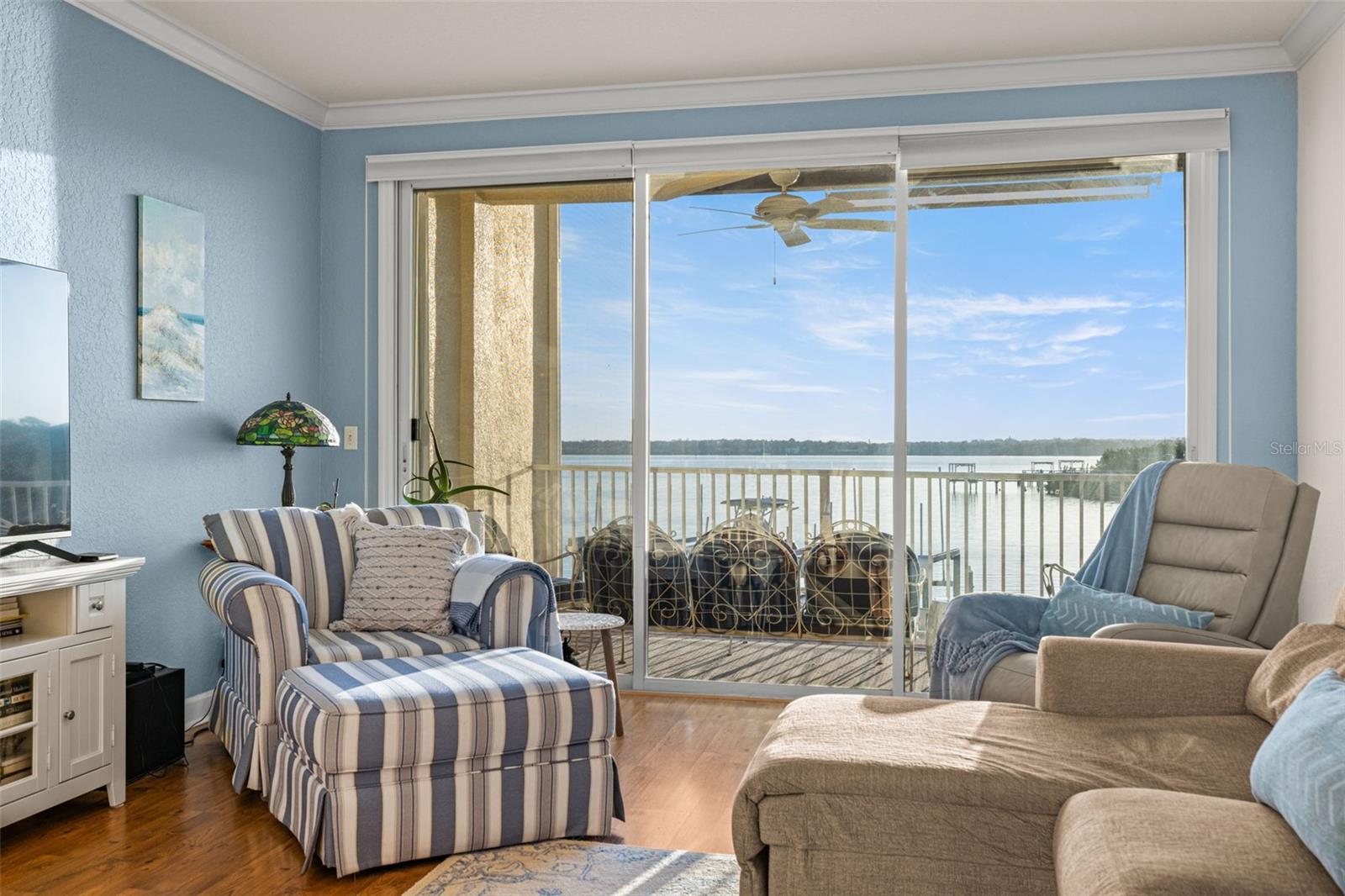 Listing photo id 6 for 152 Brent Circle