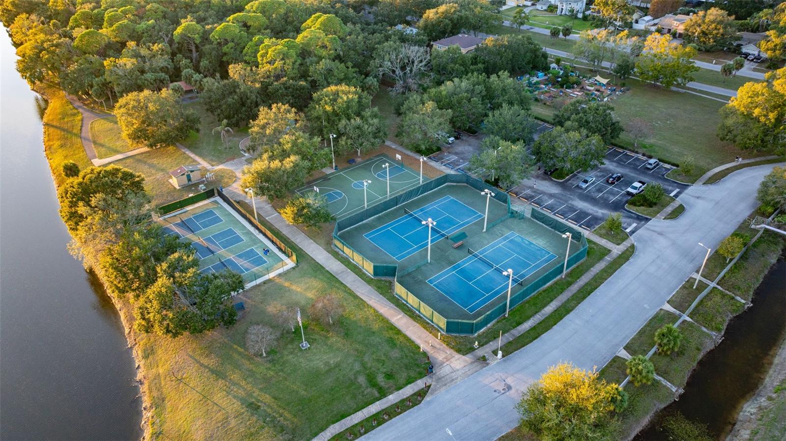 Listing photo id 85 for 152 Brent Circle