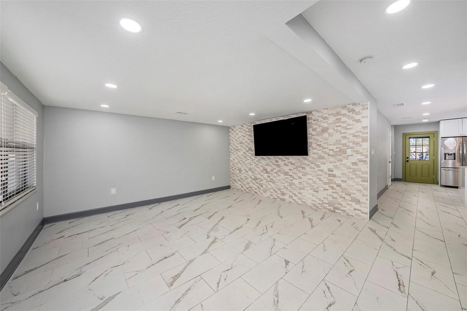 Image 17 of 26 For 1713 Saint Isabel Street