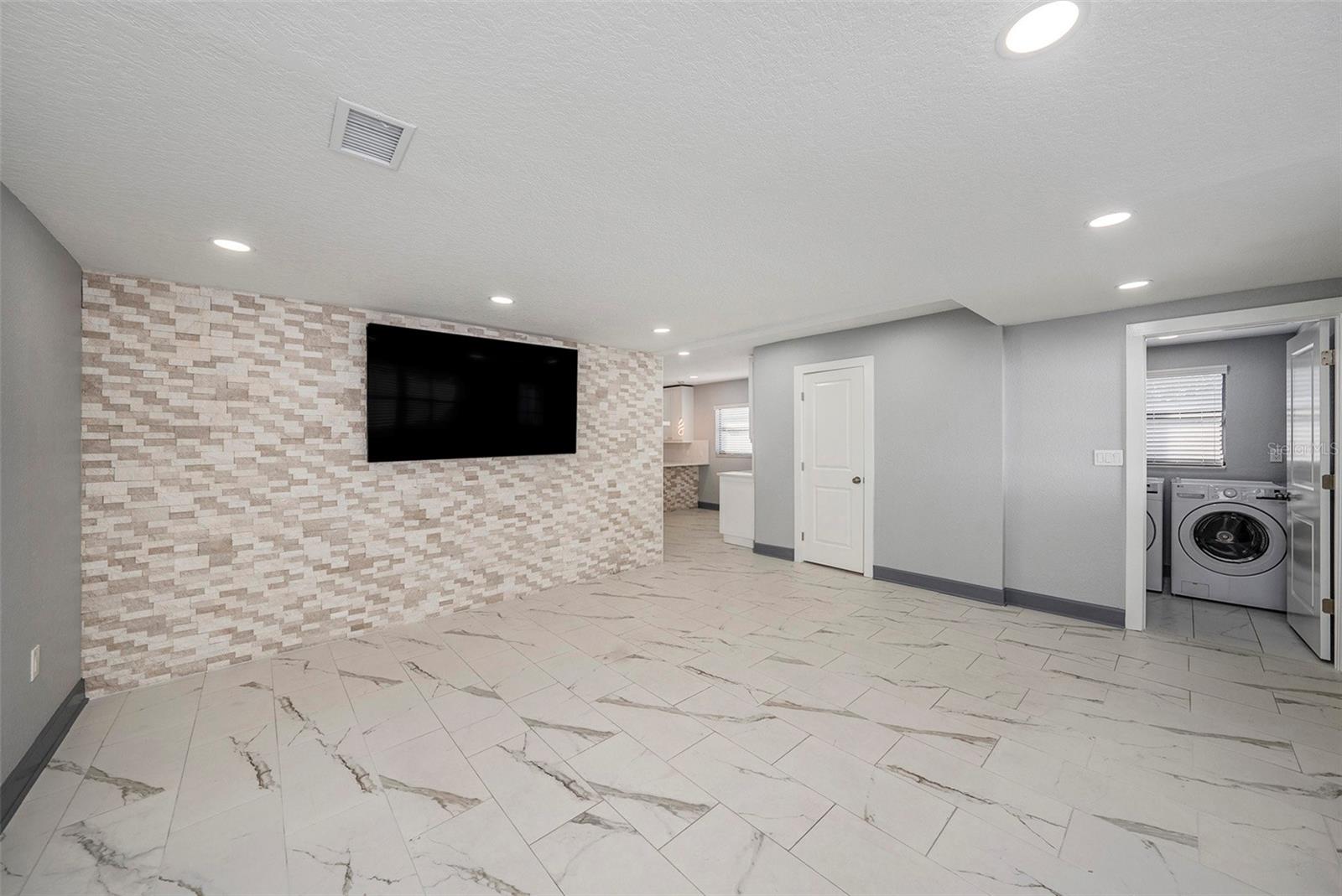 Image 18 of 26 For 1713 Saint Isabel Street