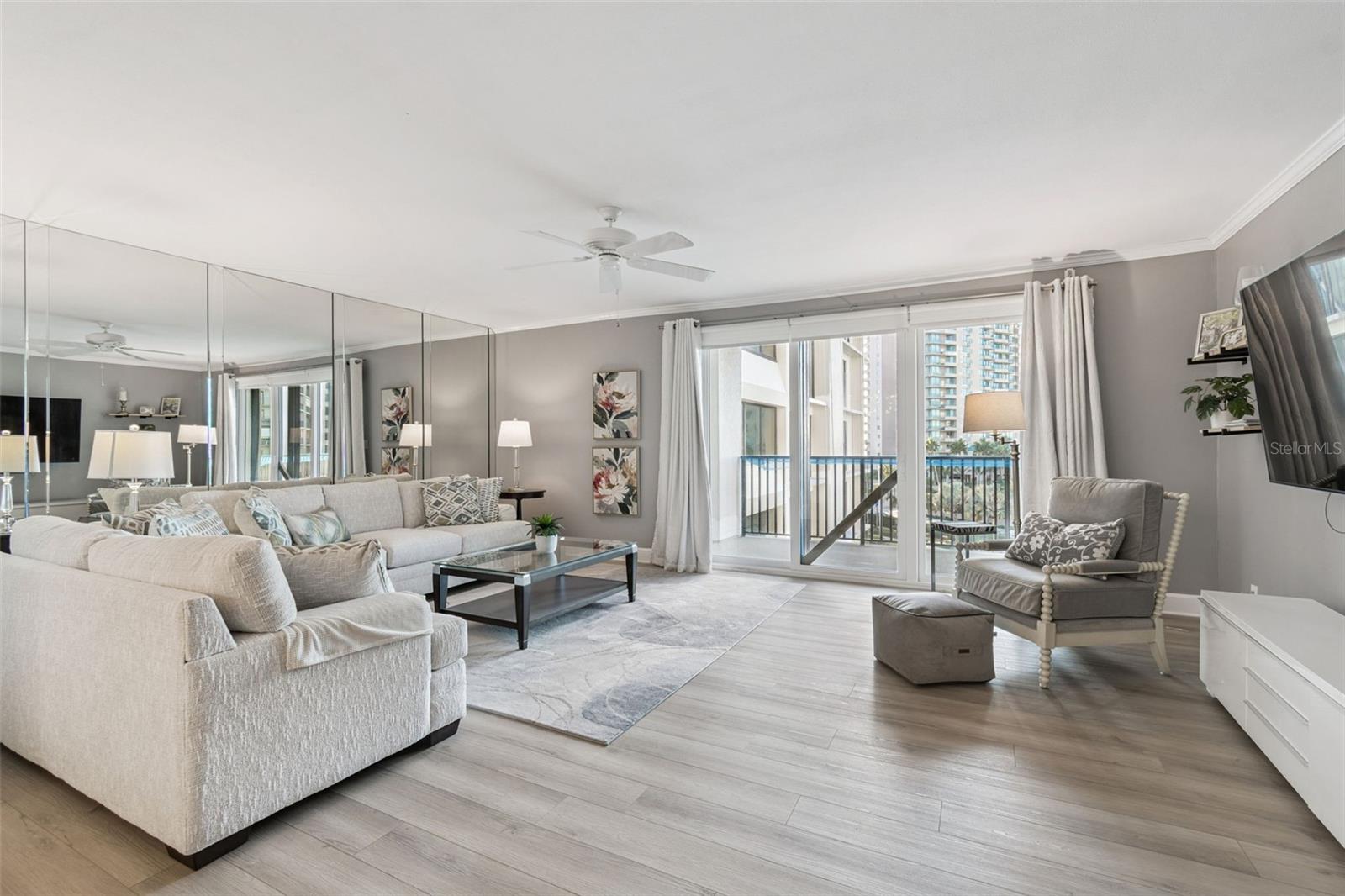 Listing photo id 8 for 1501 Gulf Boulevard 408