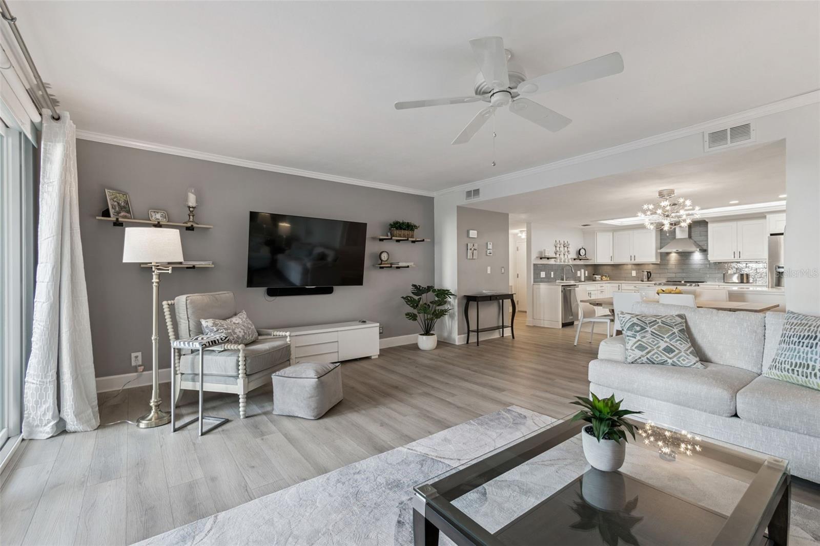 Listing photo id 10 for 1501 Gulf Boulevard 408