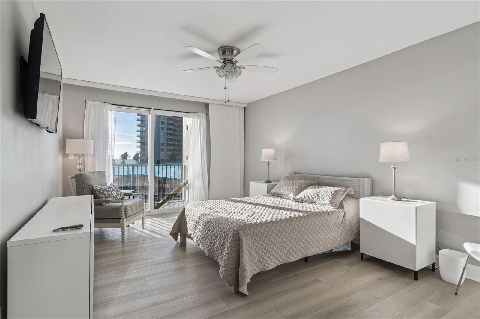Listing photo id 17 for 1501 Gulf Boulevard 408