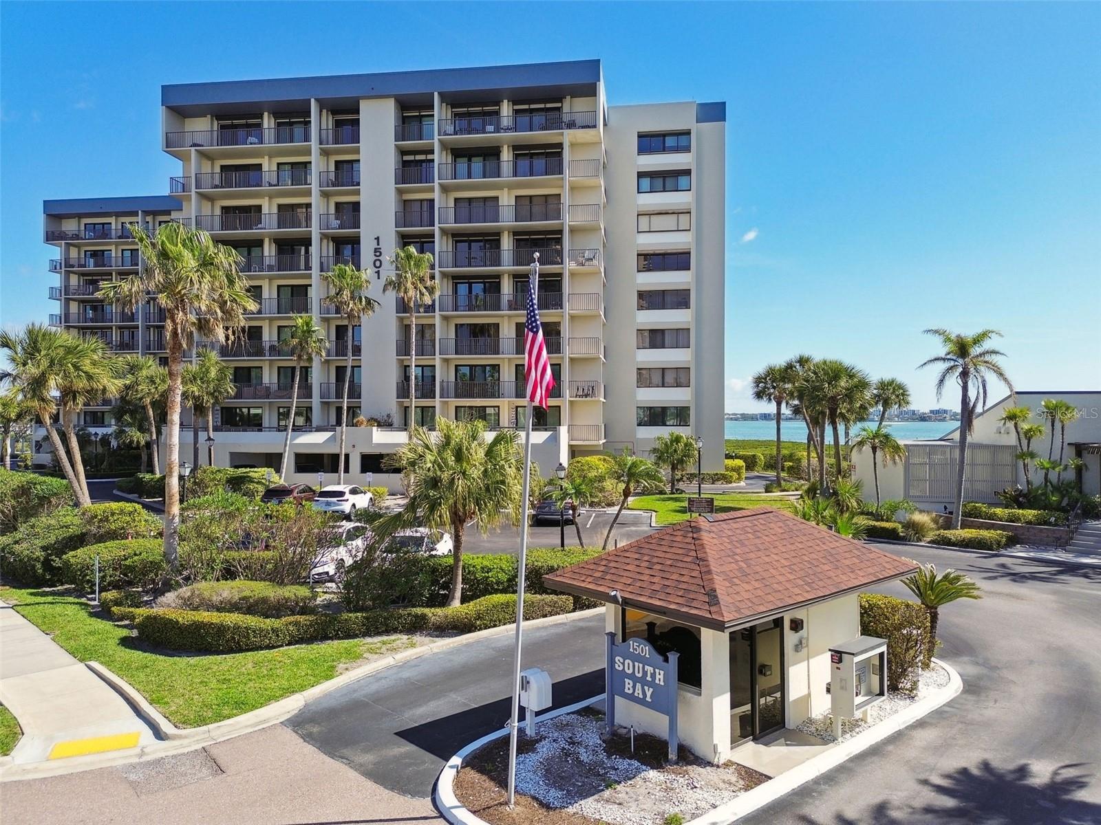 Listing photo id 0 for 1501 Gulf Boulevard 408
