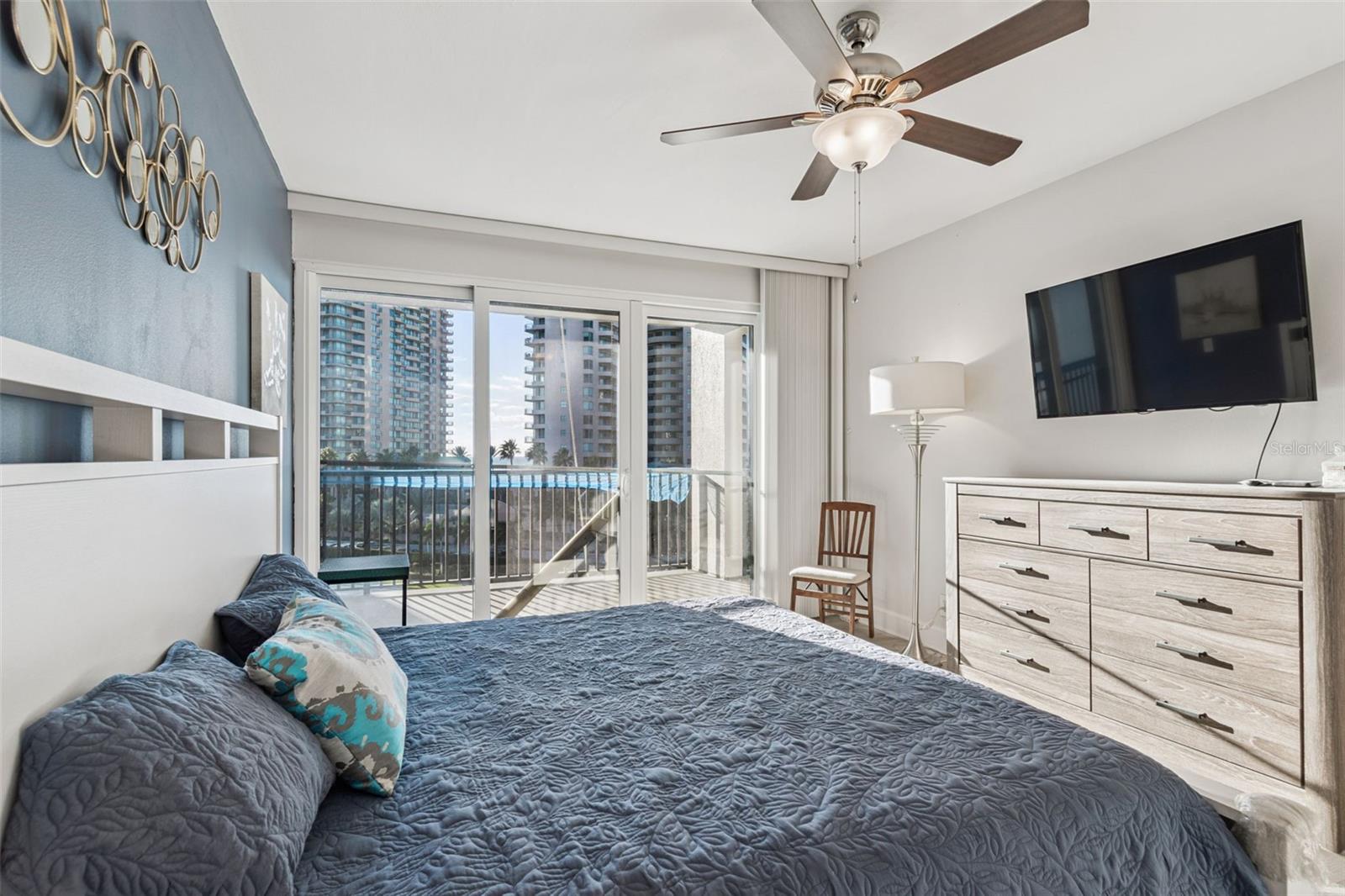 Listing photo id 24 for 1501 Gulf Boulevard 408