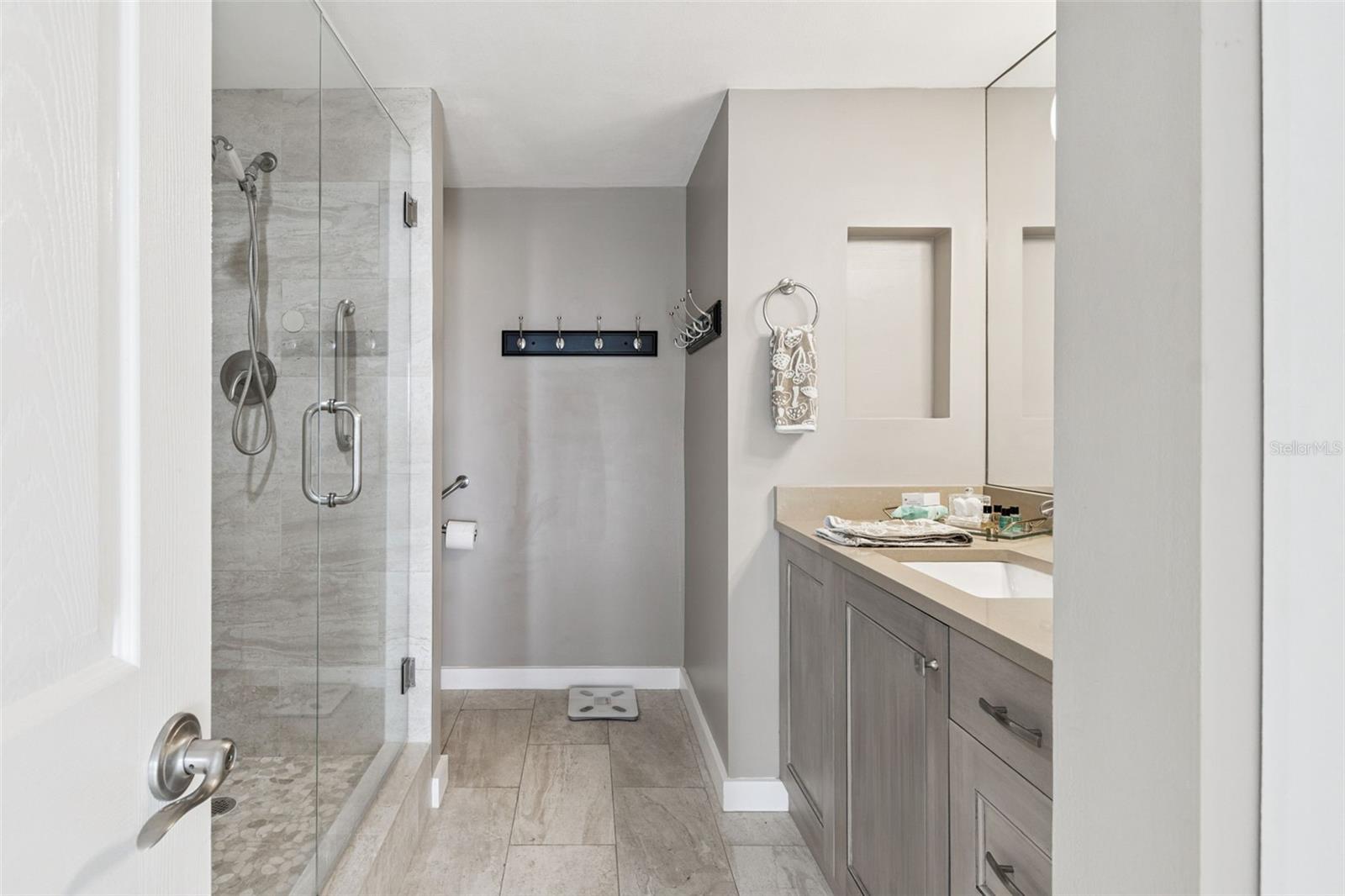 Listing photo id 28 for 1501 Gulf Boulevard 408