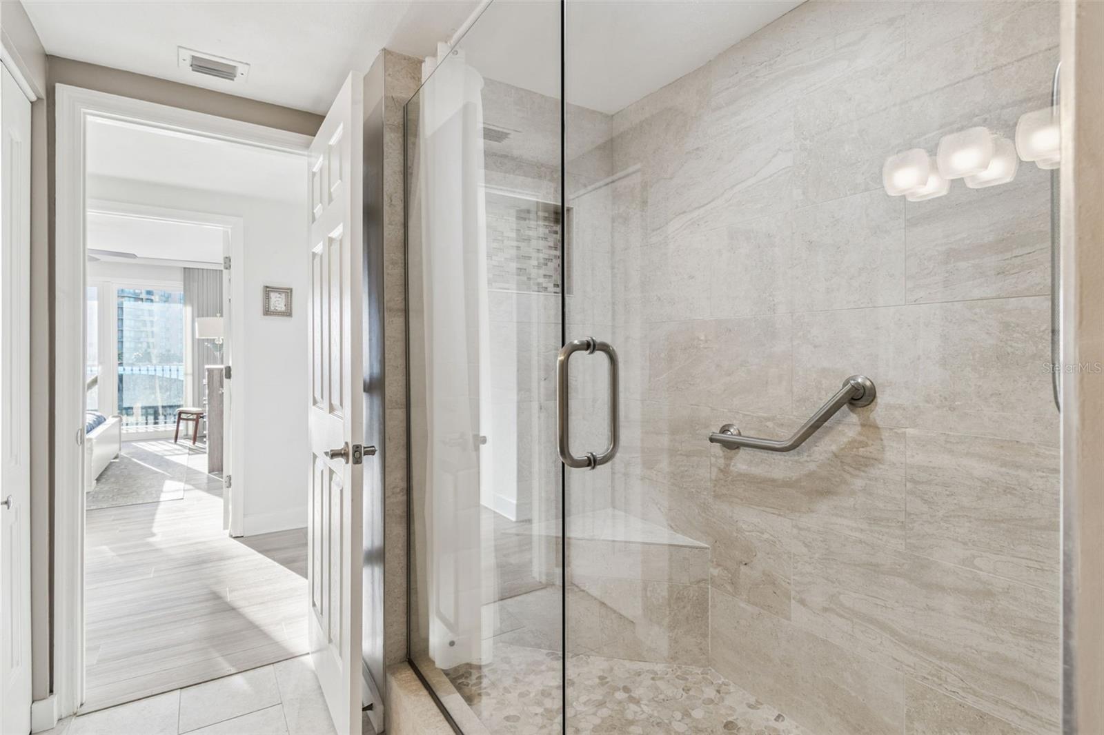 Listing photo id 30 for 1501 Gulf Boulevard 408