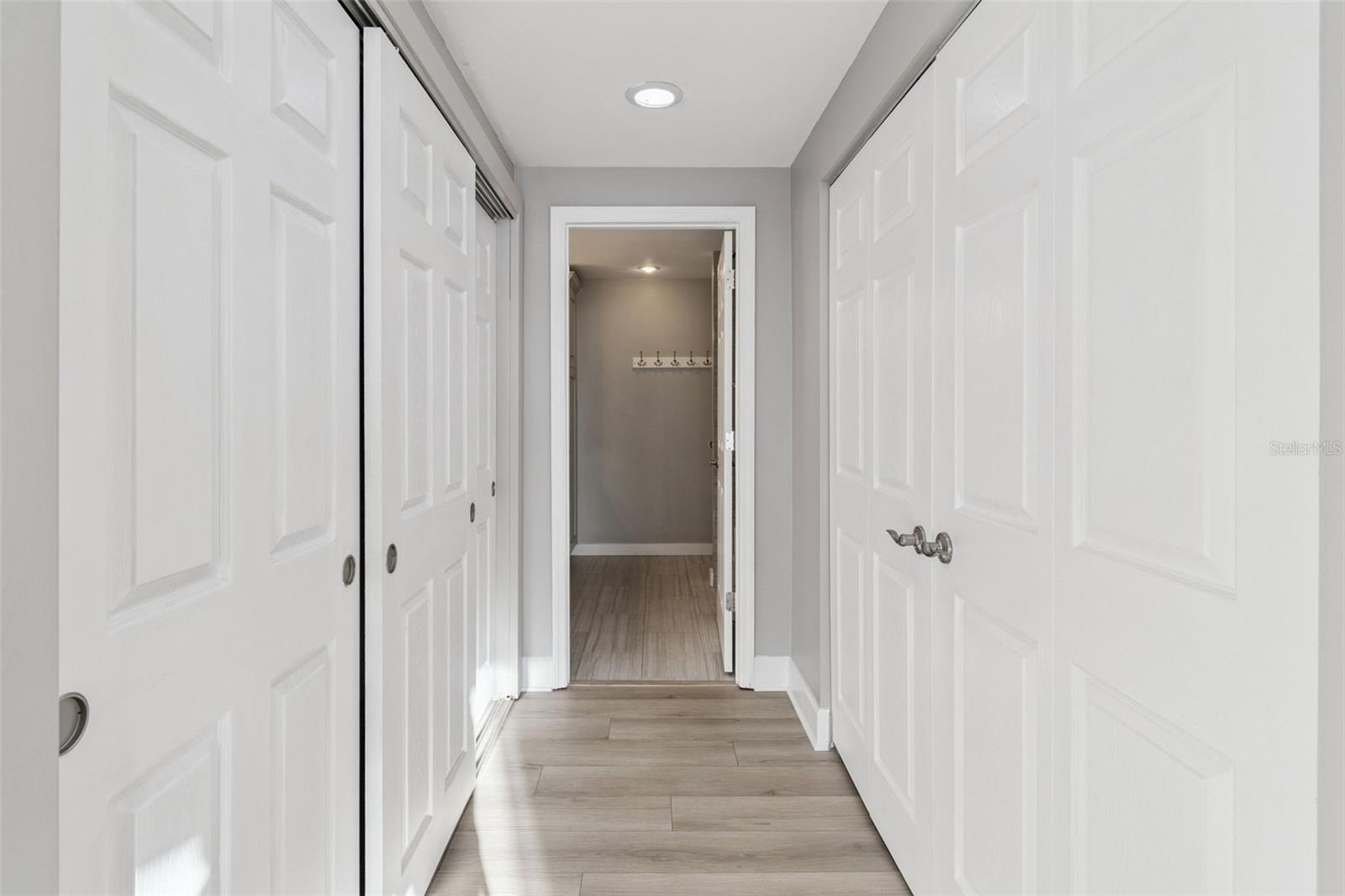 Listing photo id 32 for 1501 Gulf Boulevard 408