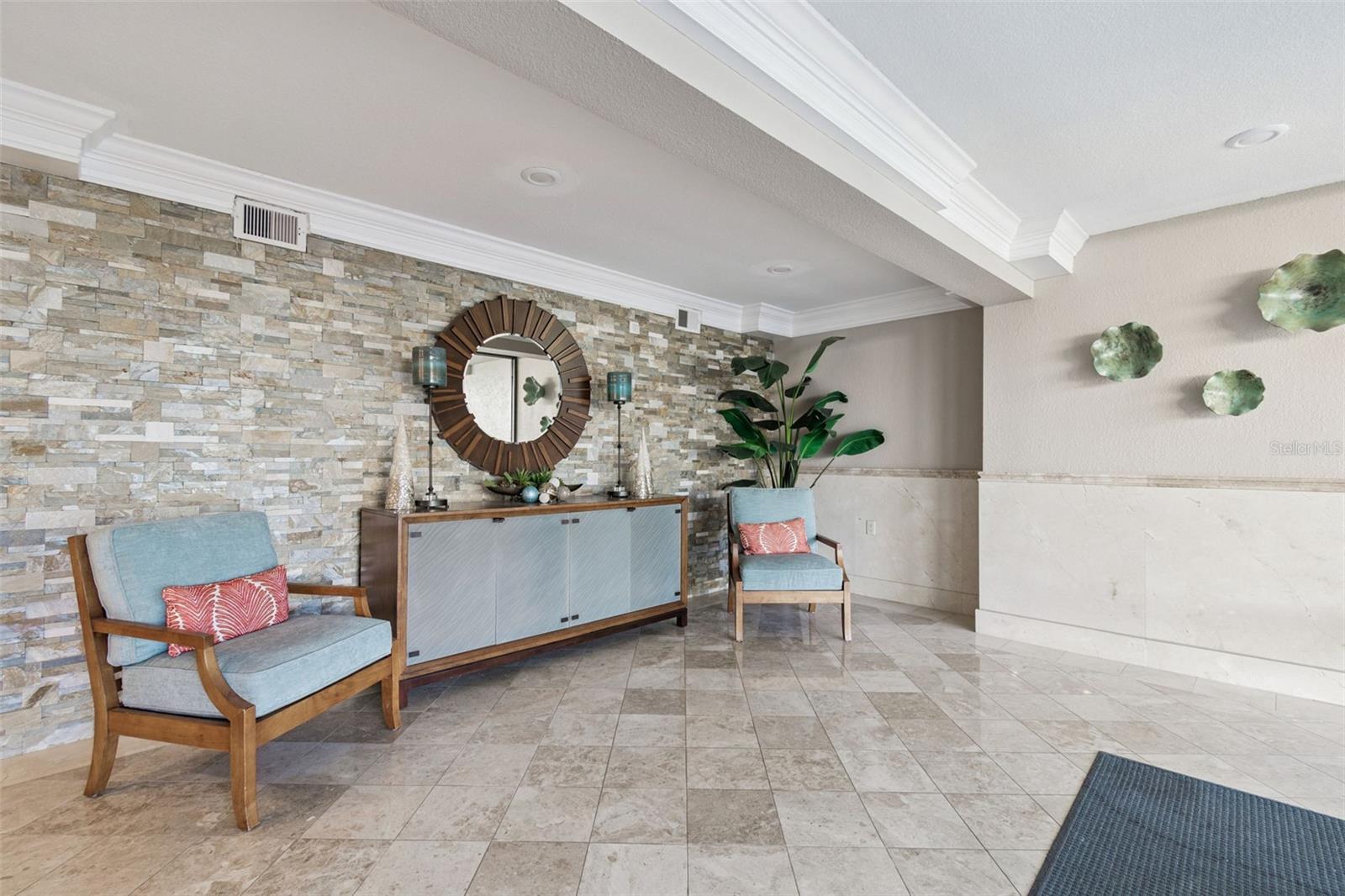 Listing photo id 35 for 1501 Gulf Boulevard 408