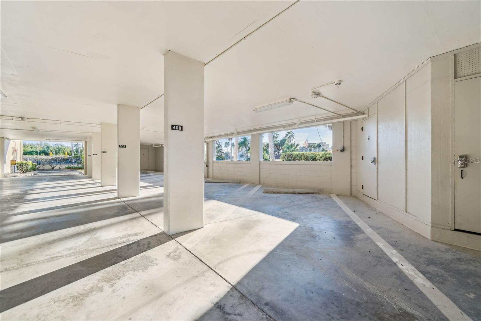 Listing photo id 36 for 1501 Gulf Boulevard 408