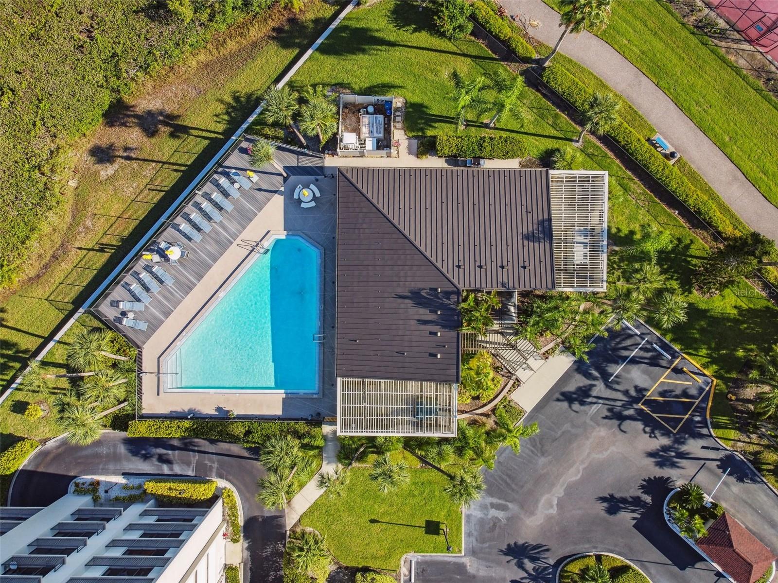 Listing photo id 38 for 1501 Gulf Boulevard 408