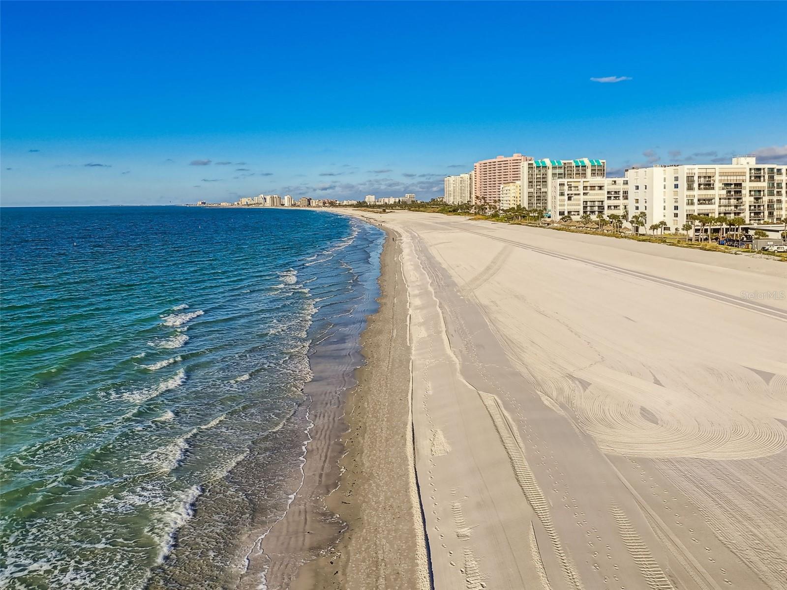 Listing photo id 42 for 1501 Gulf Boulevard 408