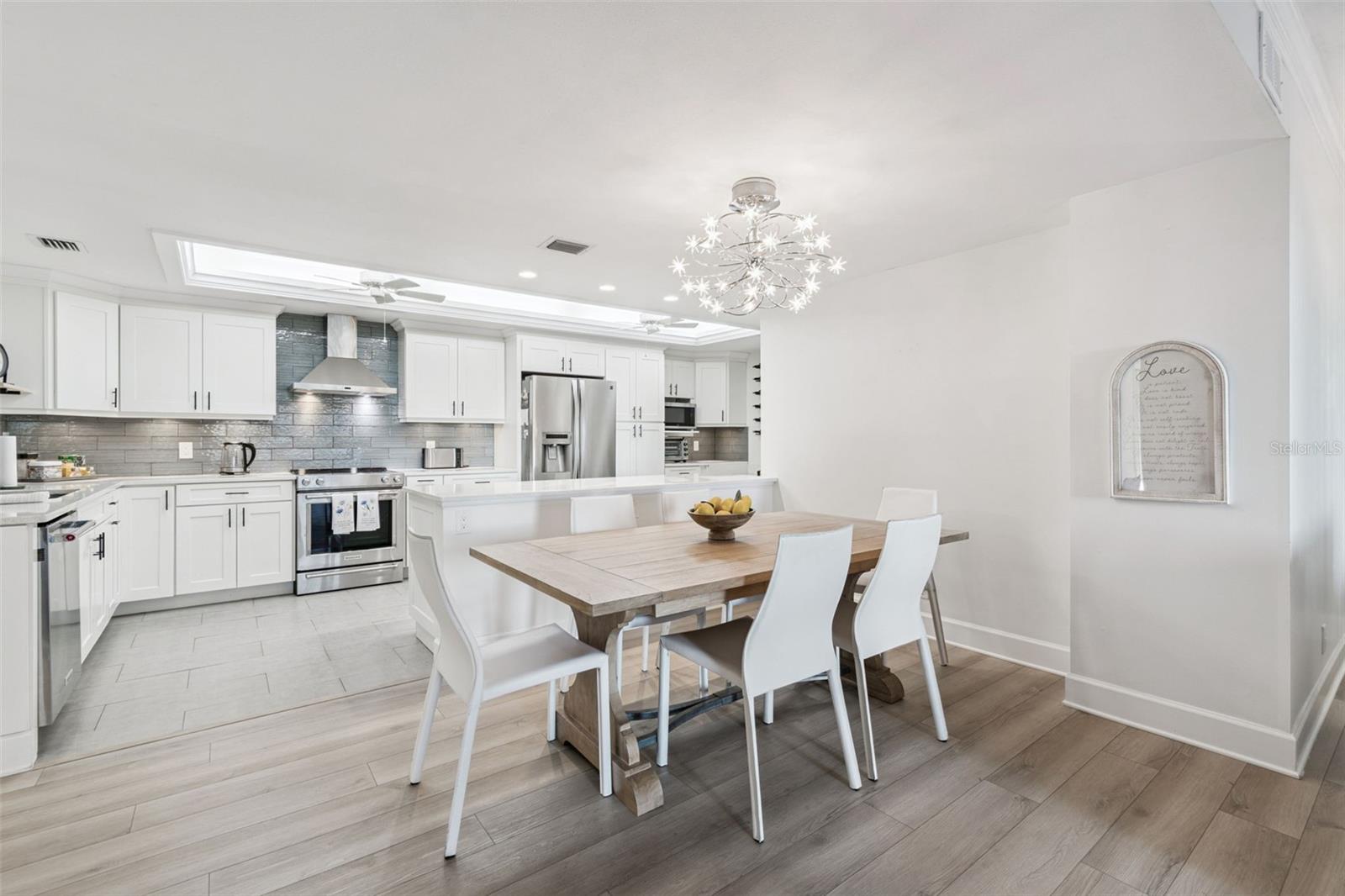 Listing photo id 5 for 1501 Gulf Boulevard 408