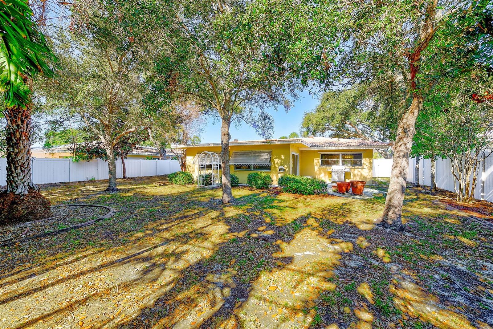 Image 20 of 71 For 14690 Imperial Point Drive S