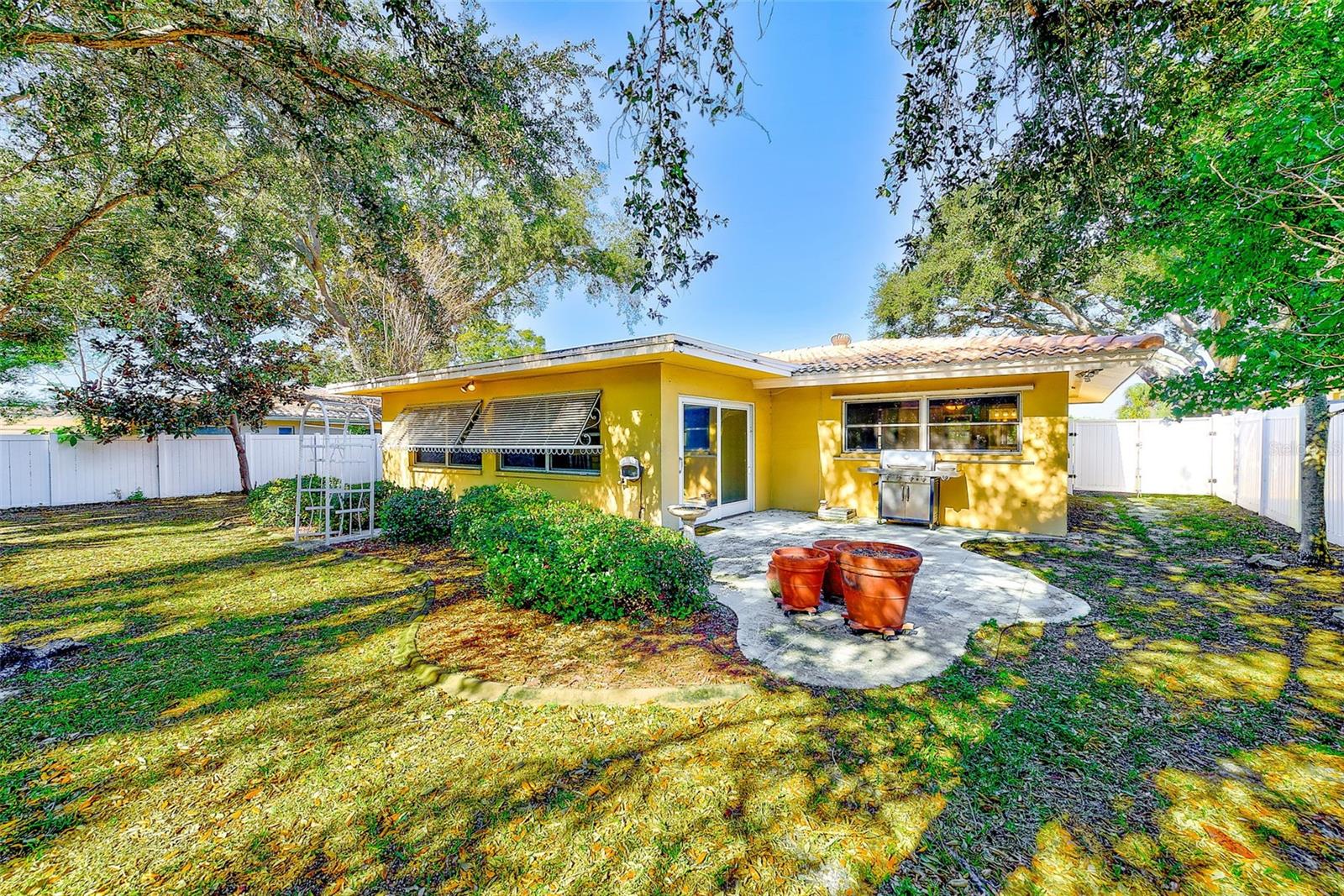 Image 21 of 71 For 14690 Imperial Point Drive S