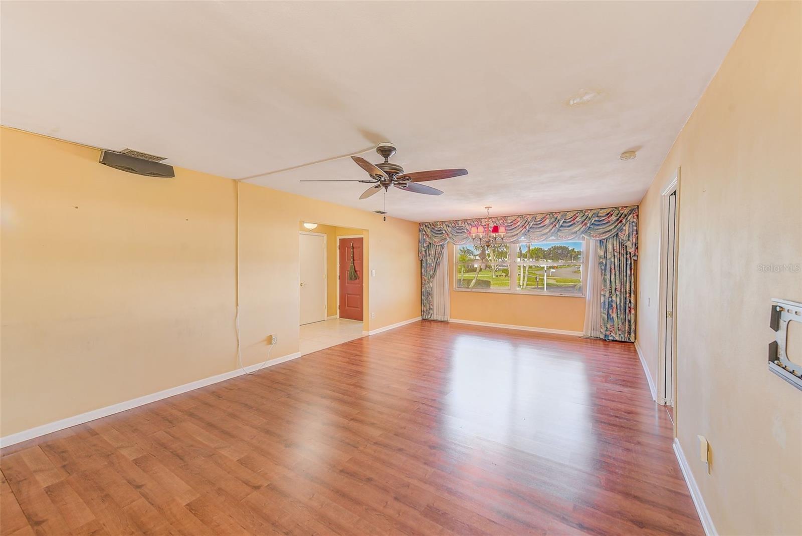 Image 25 of 71 For 14690 Imperial Point Drive S