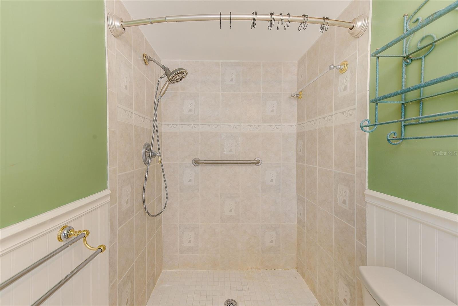 Image 36 of 71 For 14690 Imperial Point Drive S