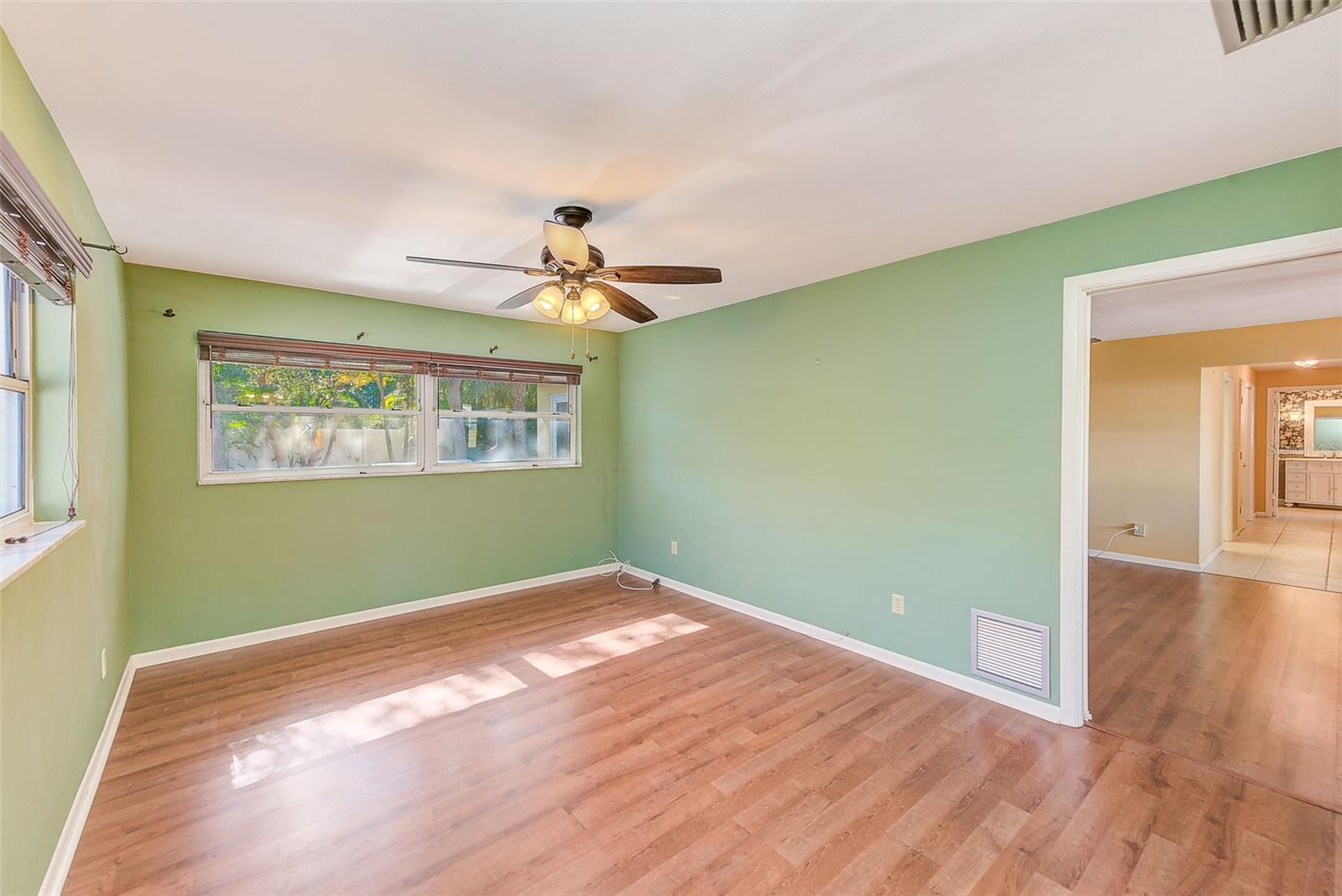 Image 39 of 71 For 14690 Imperial Point Drive S