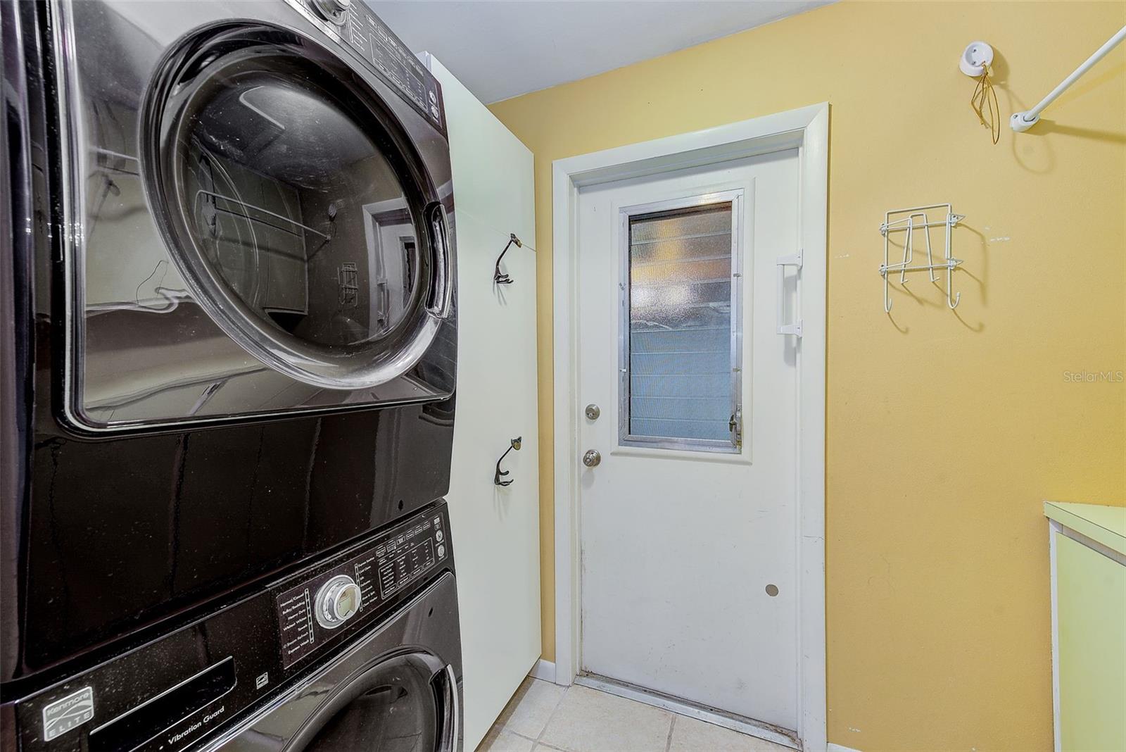 Image 43 of 71 For 14690 Imperial Point Drive S