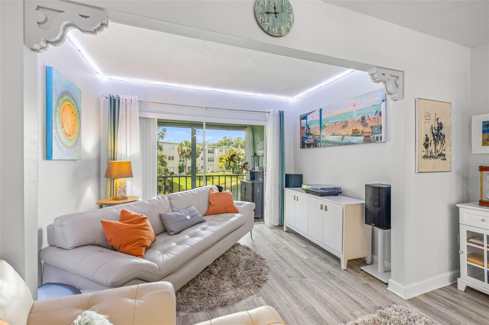 Image 16 of 41 For 946 Virginia Street 207