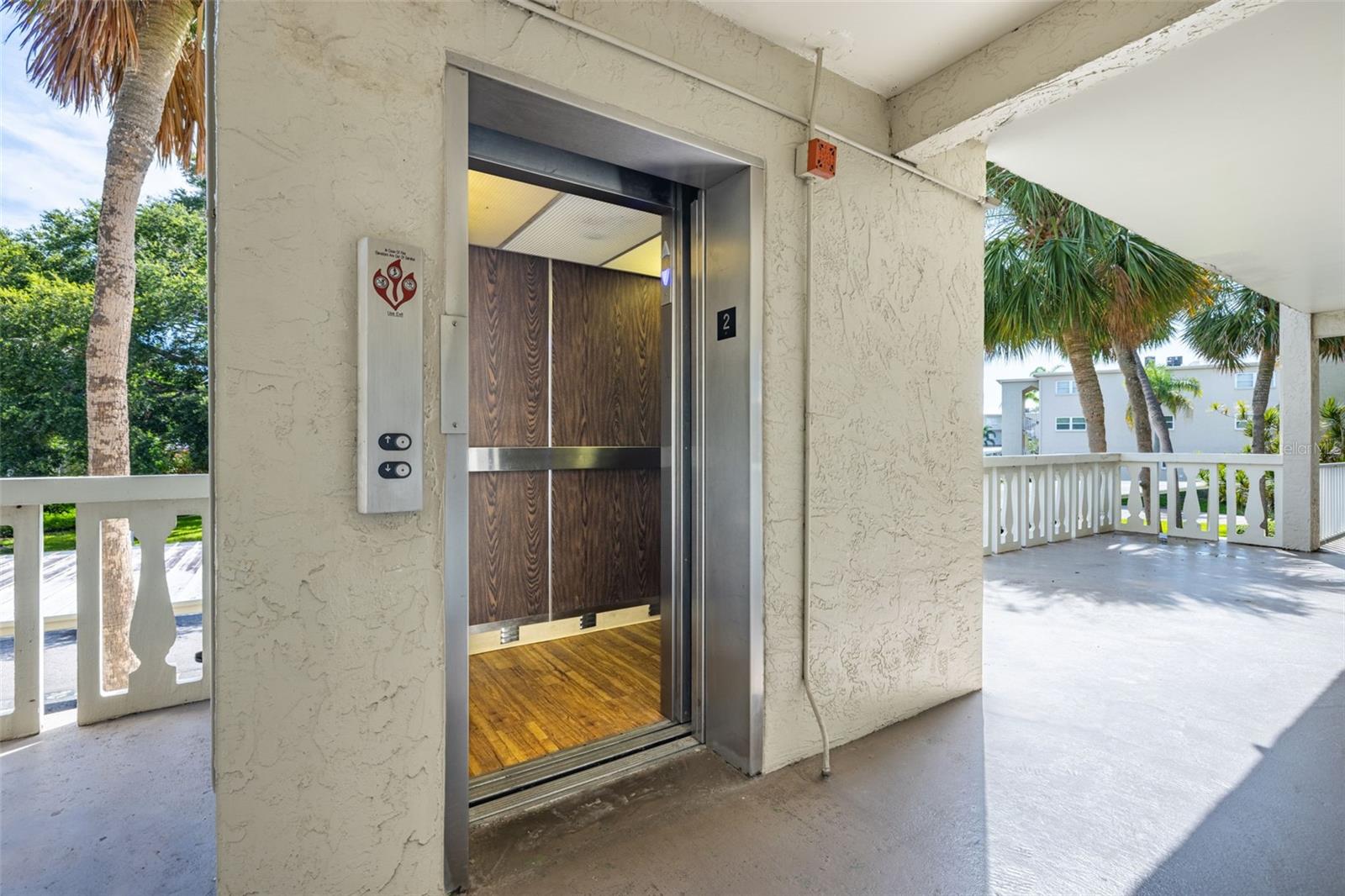 Image 28 of 41 For 946 Virginia Street 207