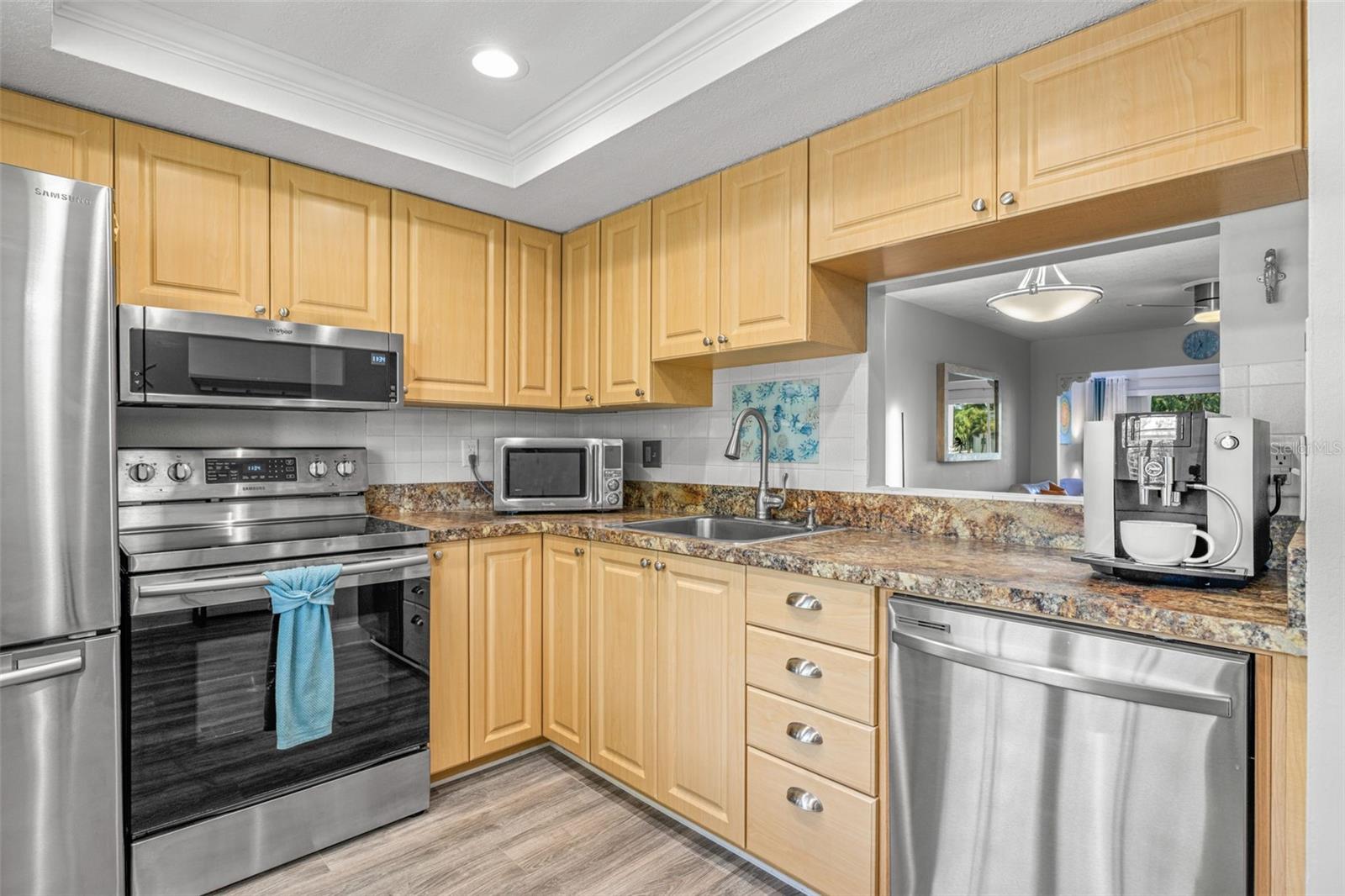 Image 9 of 41 For 946 Virginia Street 207