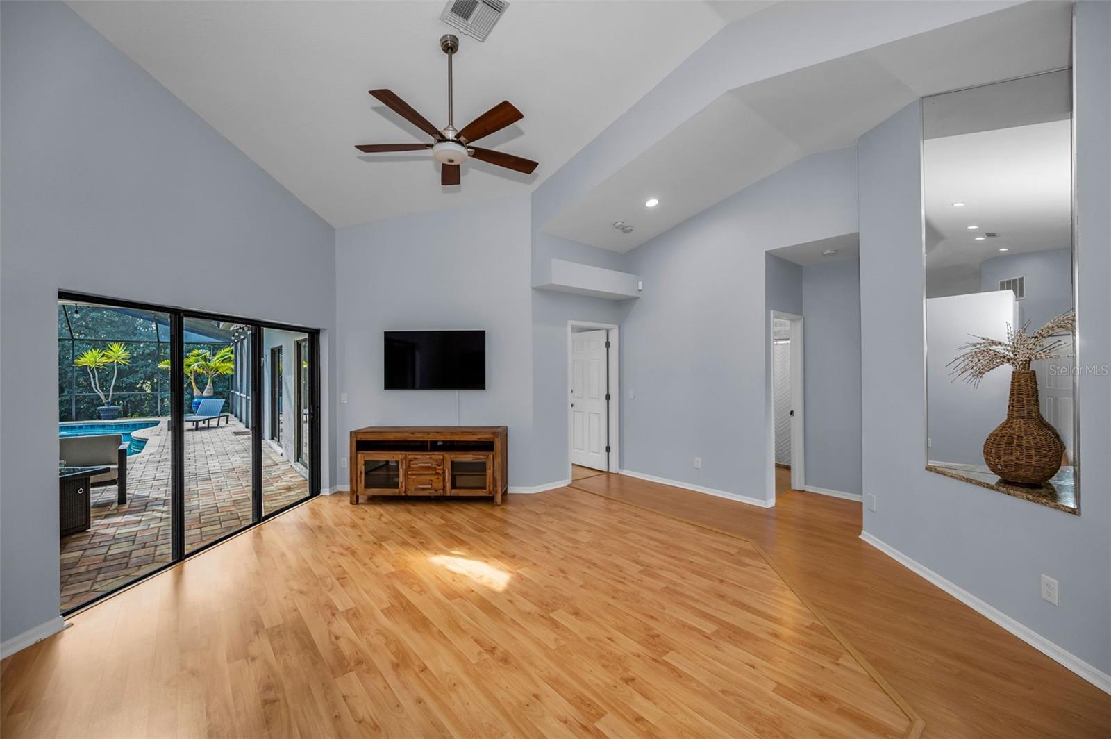 Image 18 of 58 For 3021 Crest Drive