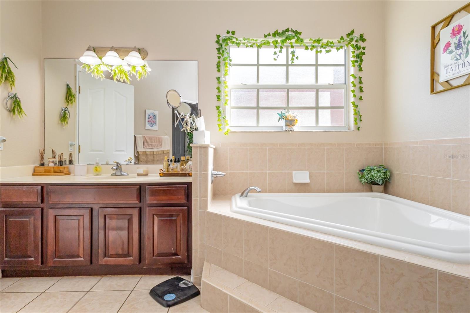 Image 10 of 22 For 302 Vista Loop