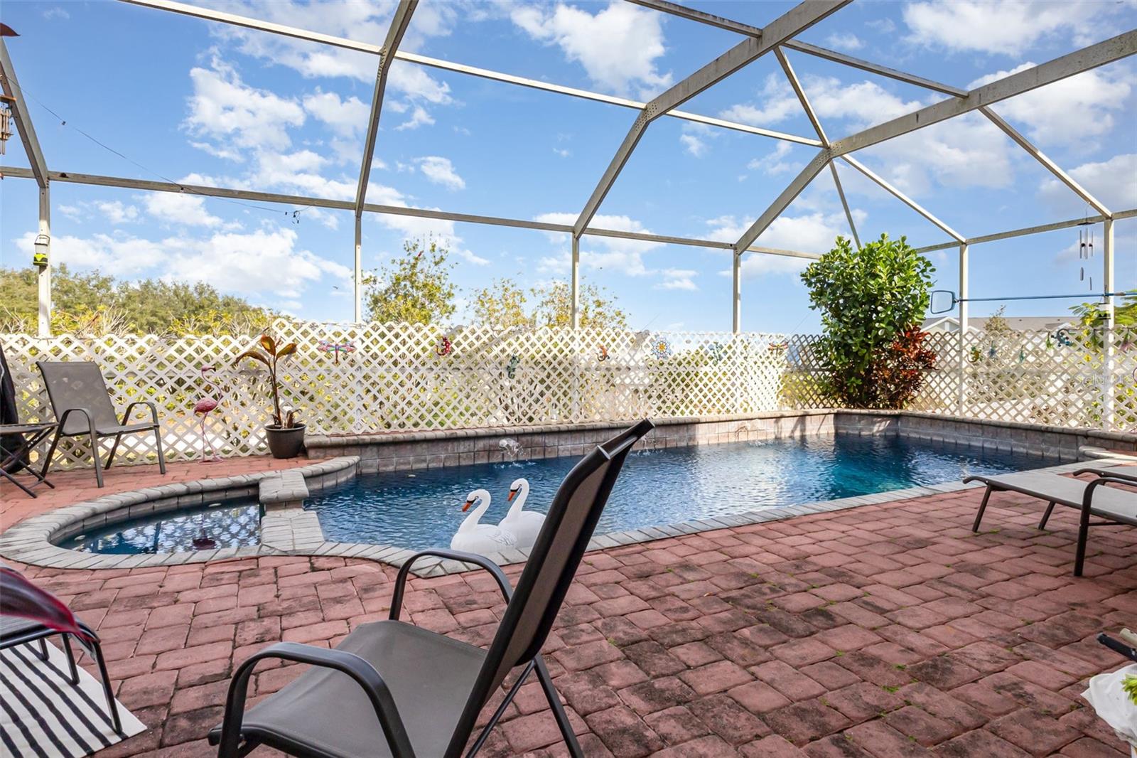 Image 21 of 22 For 302 Vista Loop