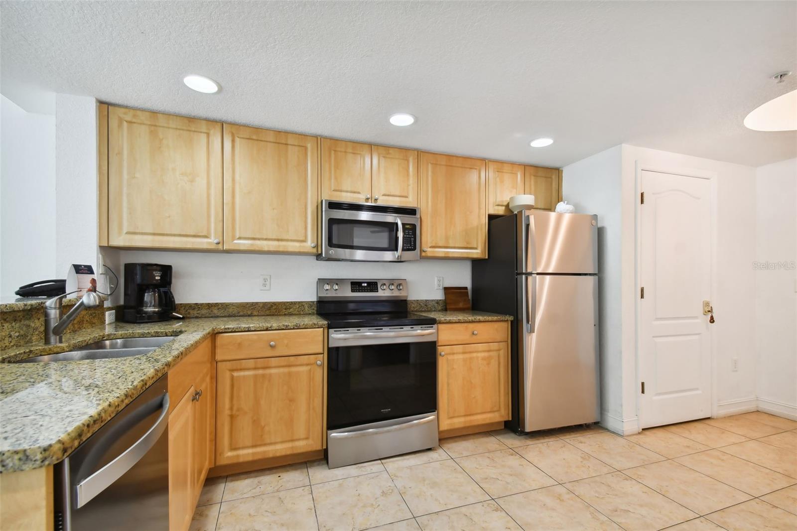 Image 11 of 47 For 11605 Gulf Boulevard 208