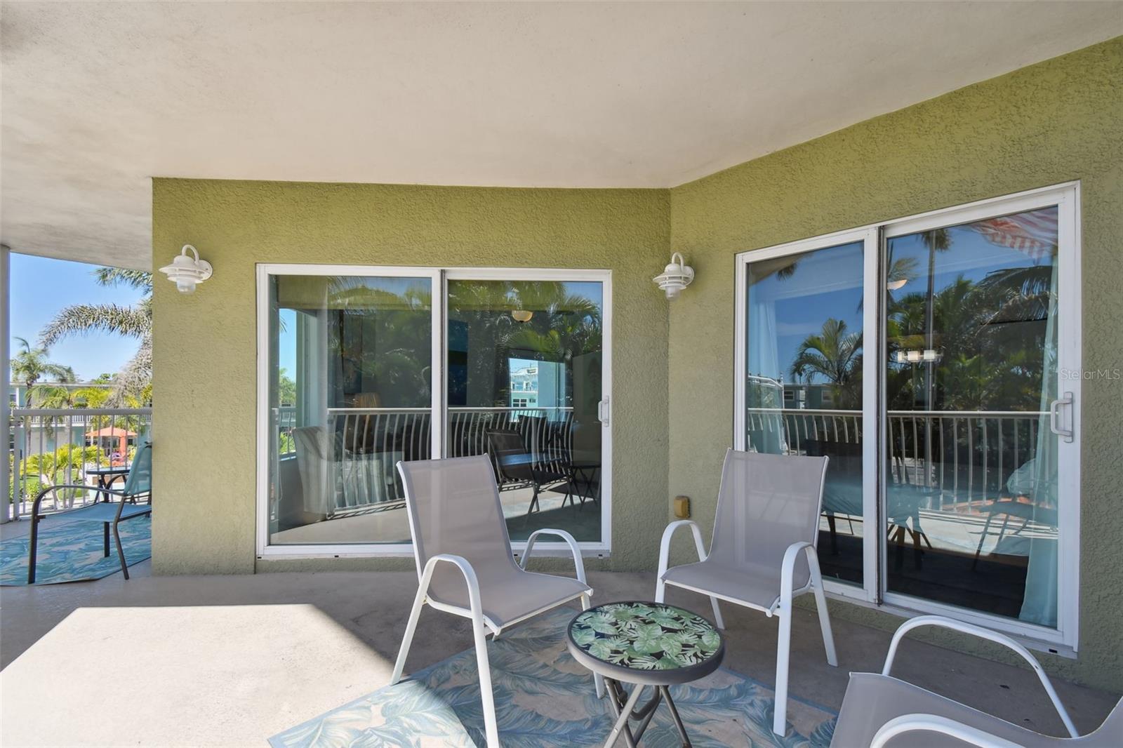 Image 28 of 47 For 11605 Gulf Boulevard 208