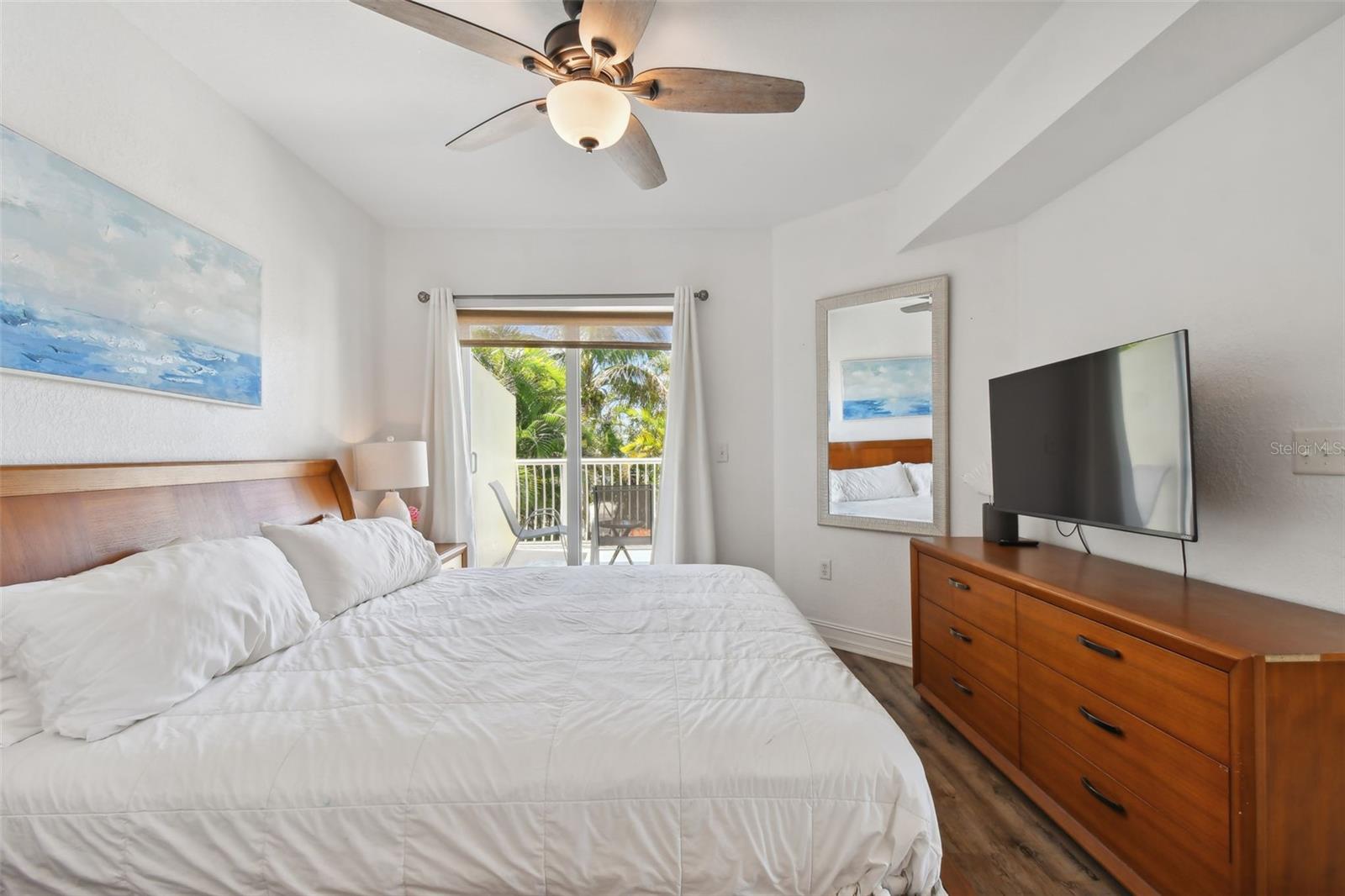 Image 5 of 47 For 11605 Gulf Boulevard 208