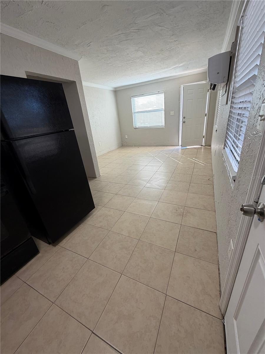 Image 4 of 8 For 1006 Vine Ave Avenue 1008