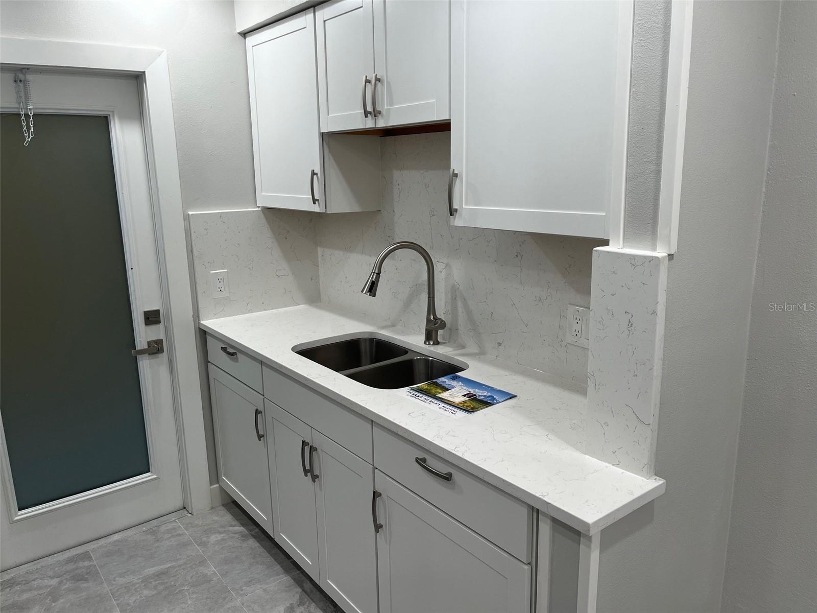 Image 5 of 14 For 1605 Pass A Grille Way 3