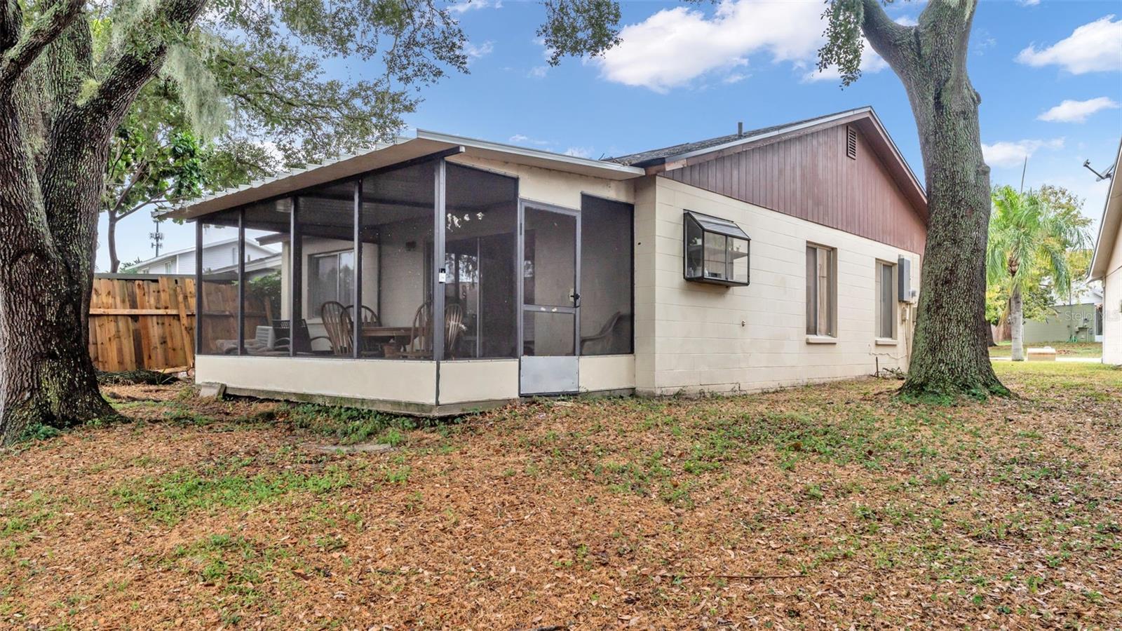 Image 15 of 19 For 512 Lake Dexter Boulevard