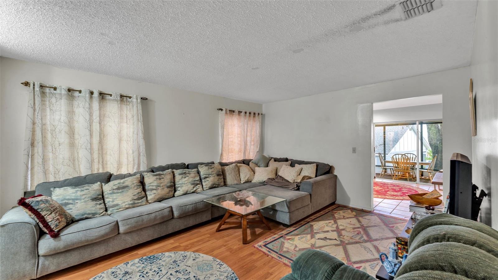 Image 3 of 19 For 512 Lake Dexter Boulevard