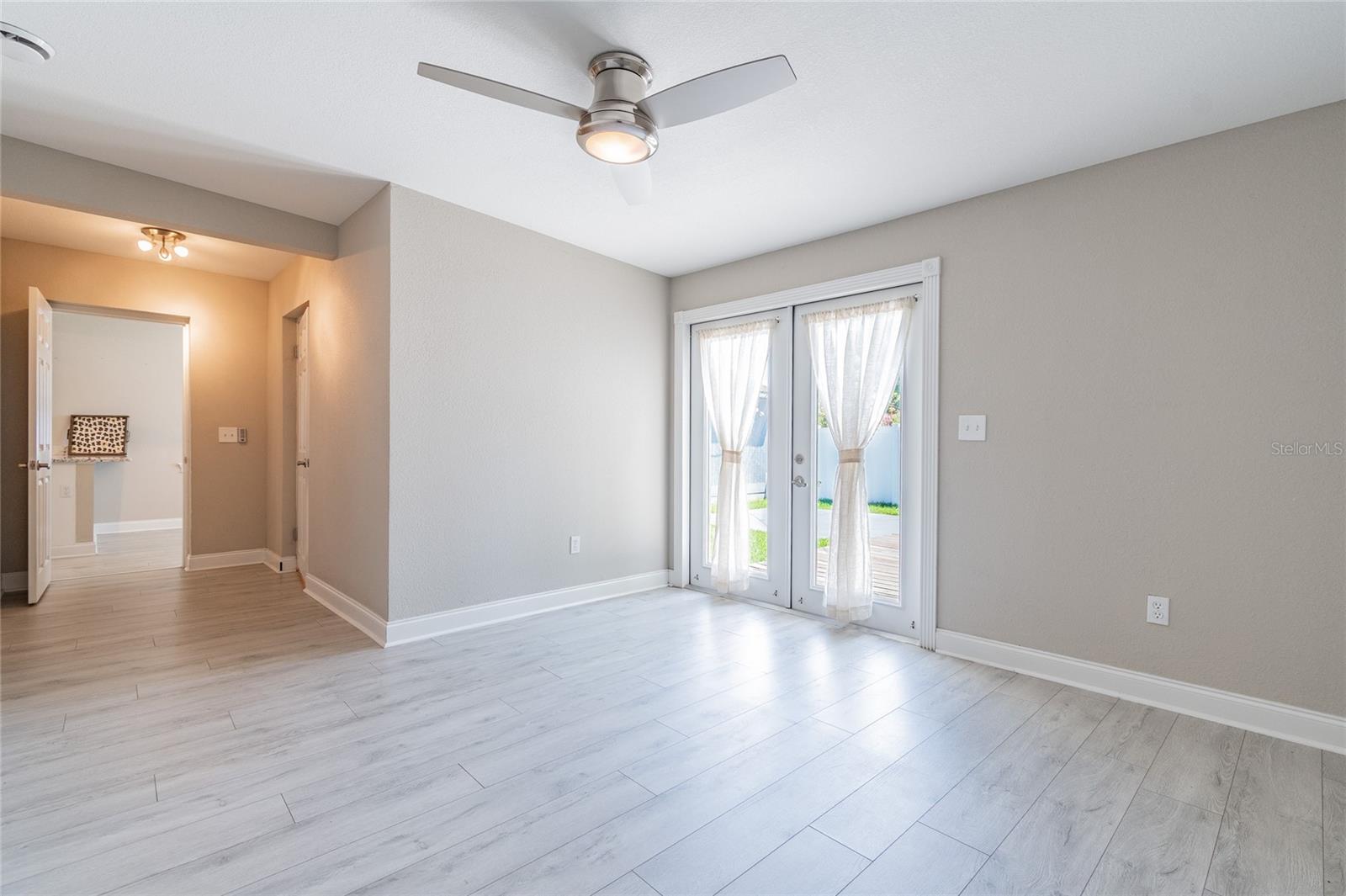 Image 21 of 51 For 4106 Carmen Street