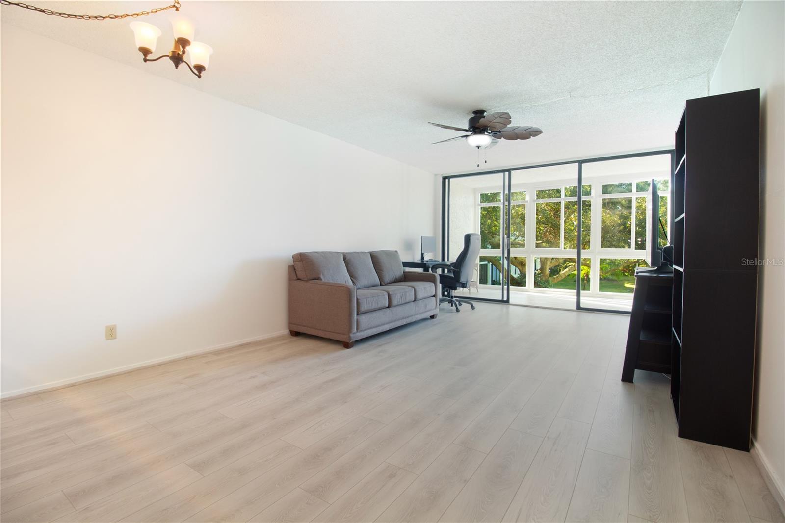 Image 3 of 45 For 14130 Rosemary Lane 4211