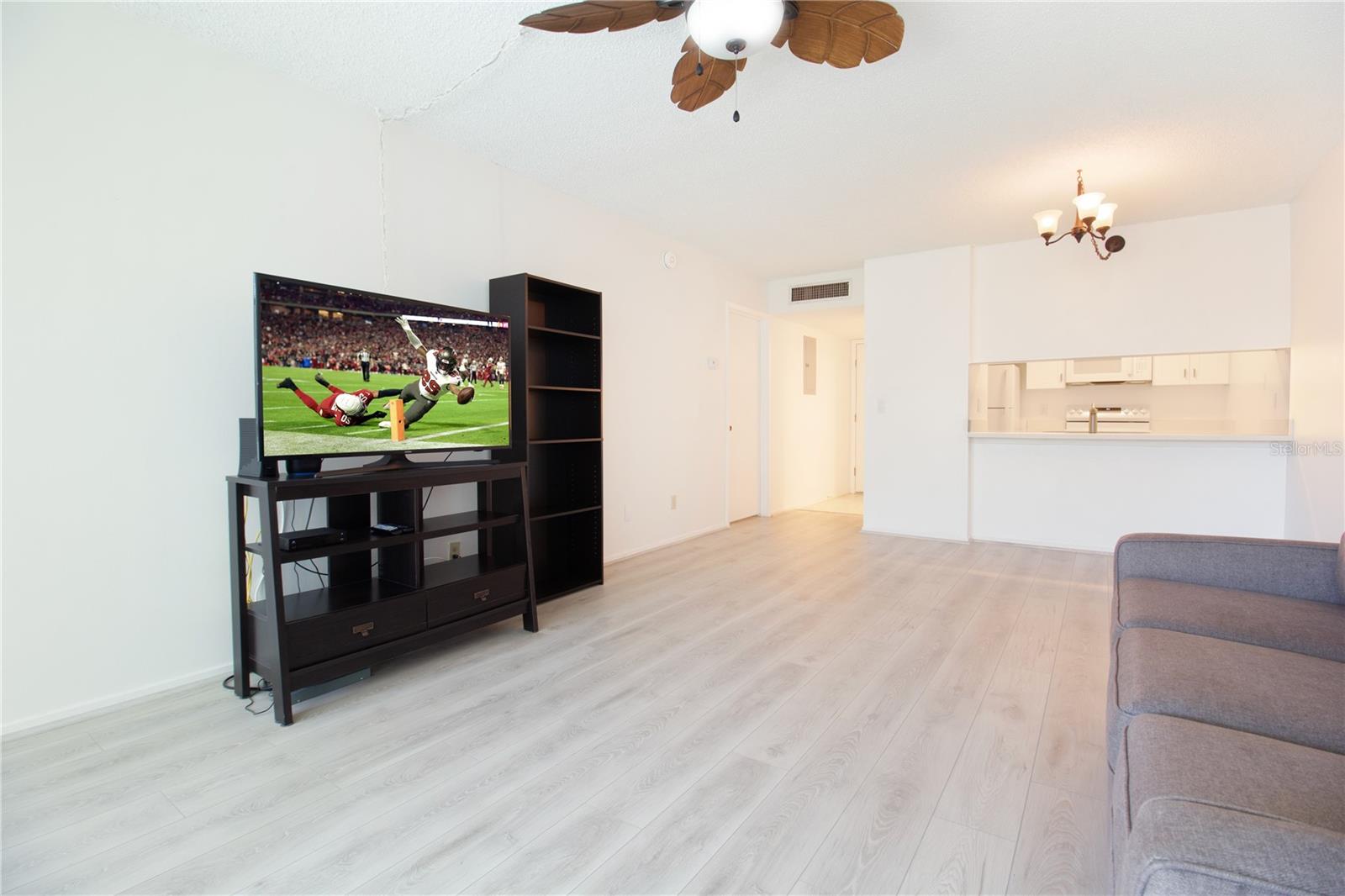 Image 6 of 45 For 14130 Rosemary Lane 4211