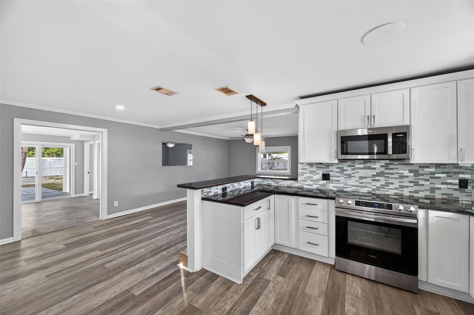 Image 10 of 65 For 7217 6th Avenue N