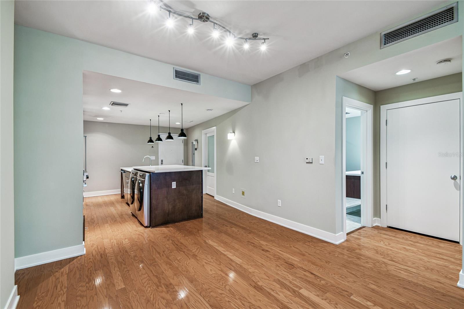 Image 20 of 86 For 1120 Kennedy Boulevard 1028