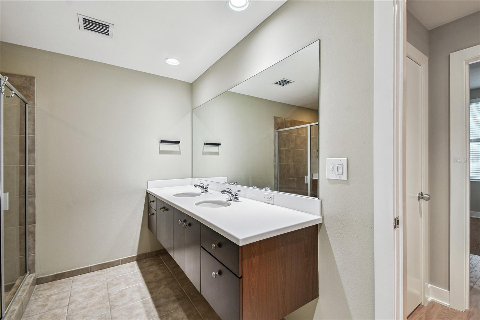 Image 27 of 86 For 1120 Kennedy Boulevard 1028