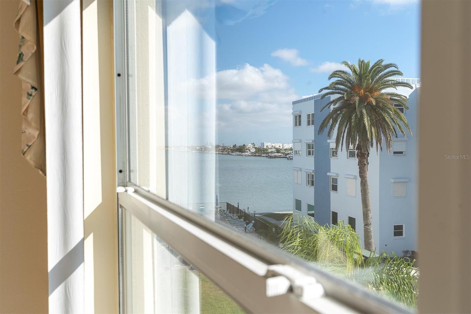 Image 5 of 36 For 5575 Gulf Boulevard 332