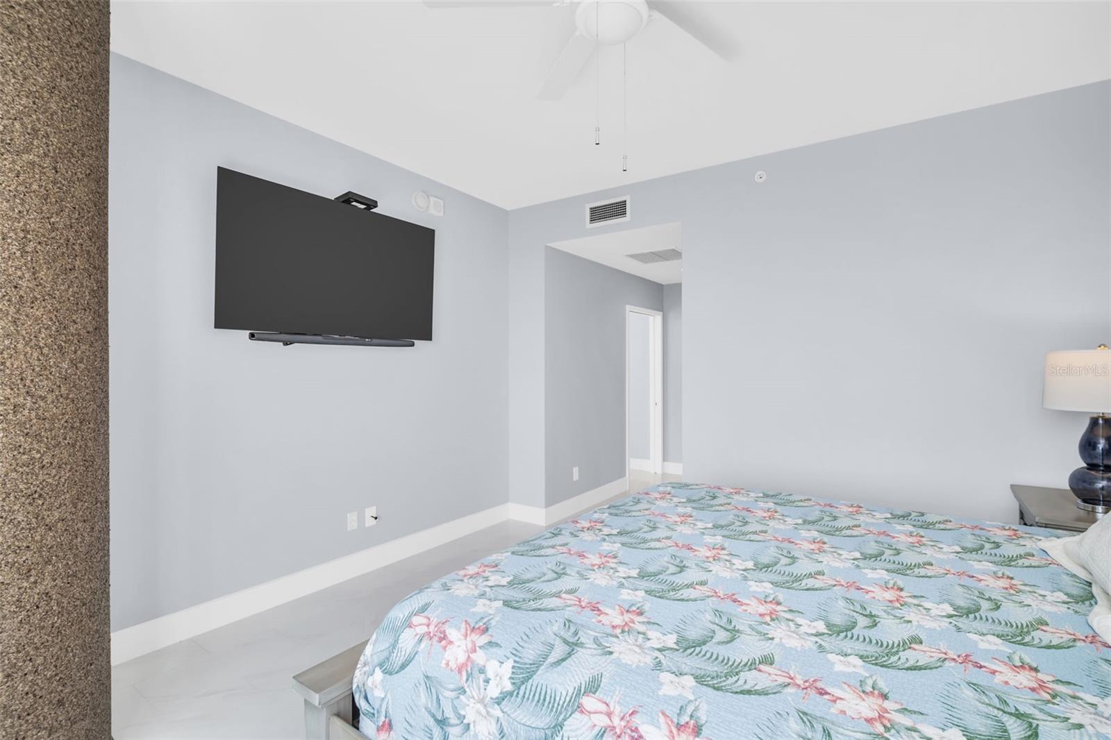 Image 15 of 46 For 175 1st Street S 905