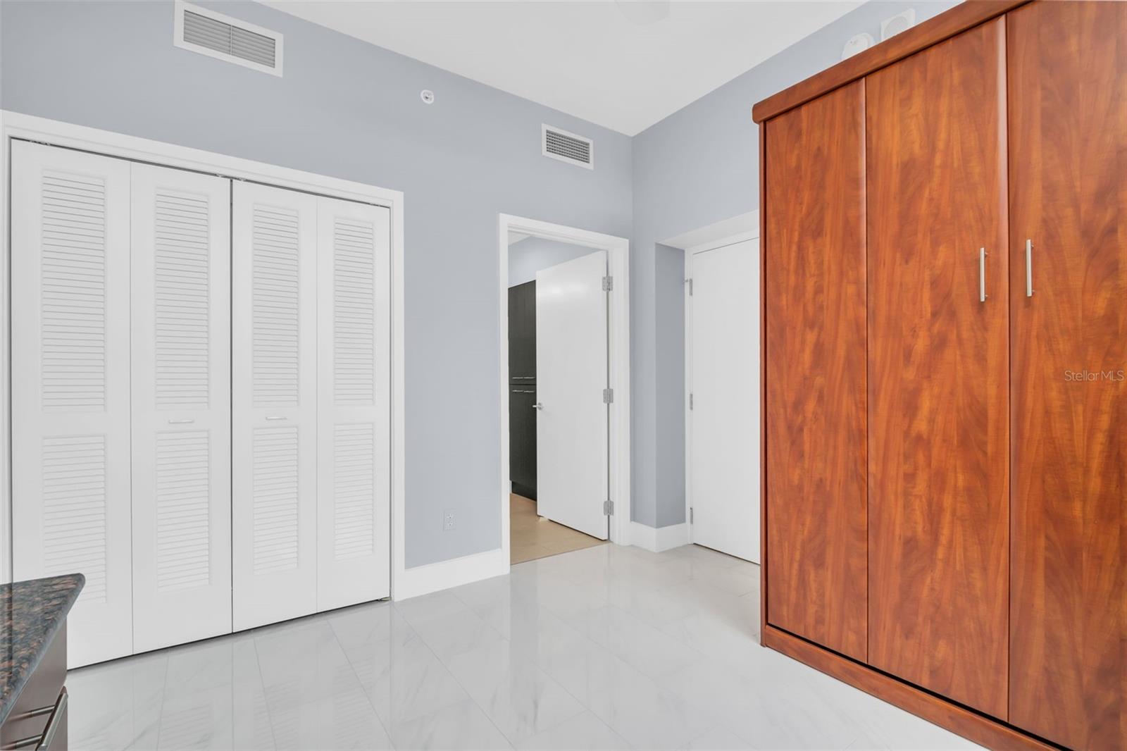 Image 24 of 46 For 175 1st Street S 905