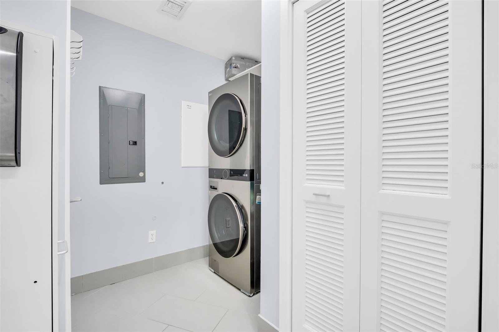 Image 27 of 46 For 175 1st Street S 905