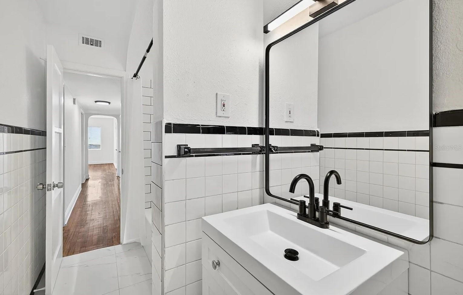 Image 13 of 20 For 5517 Gulfport Boulevard S 5517