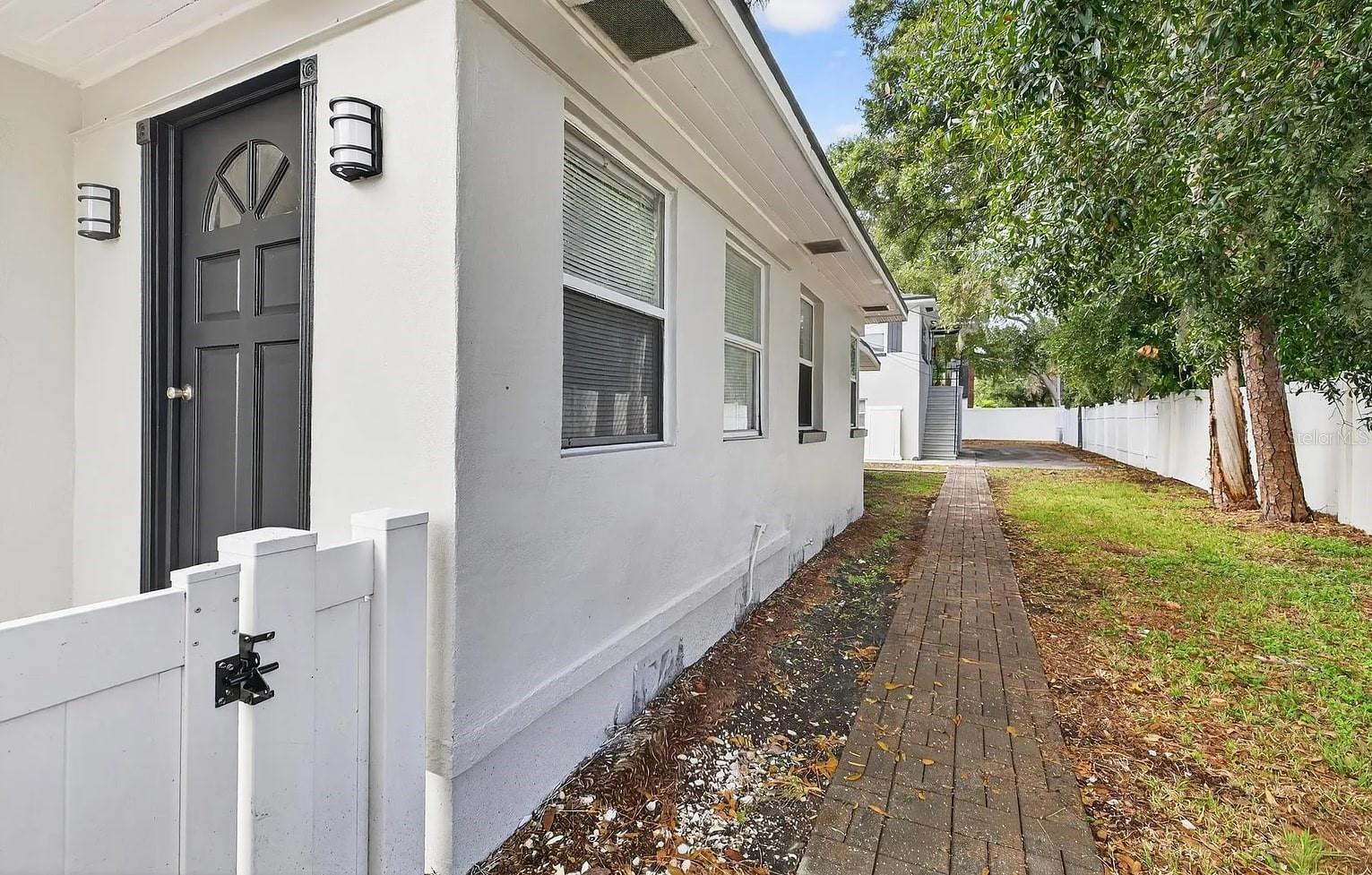 Image 19 of 20 For 5517 Gulfport Boulevard S 5517